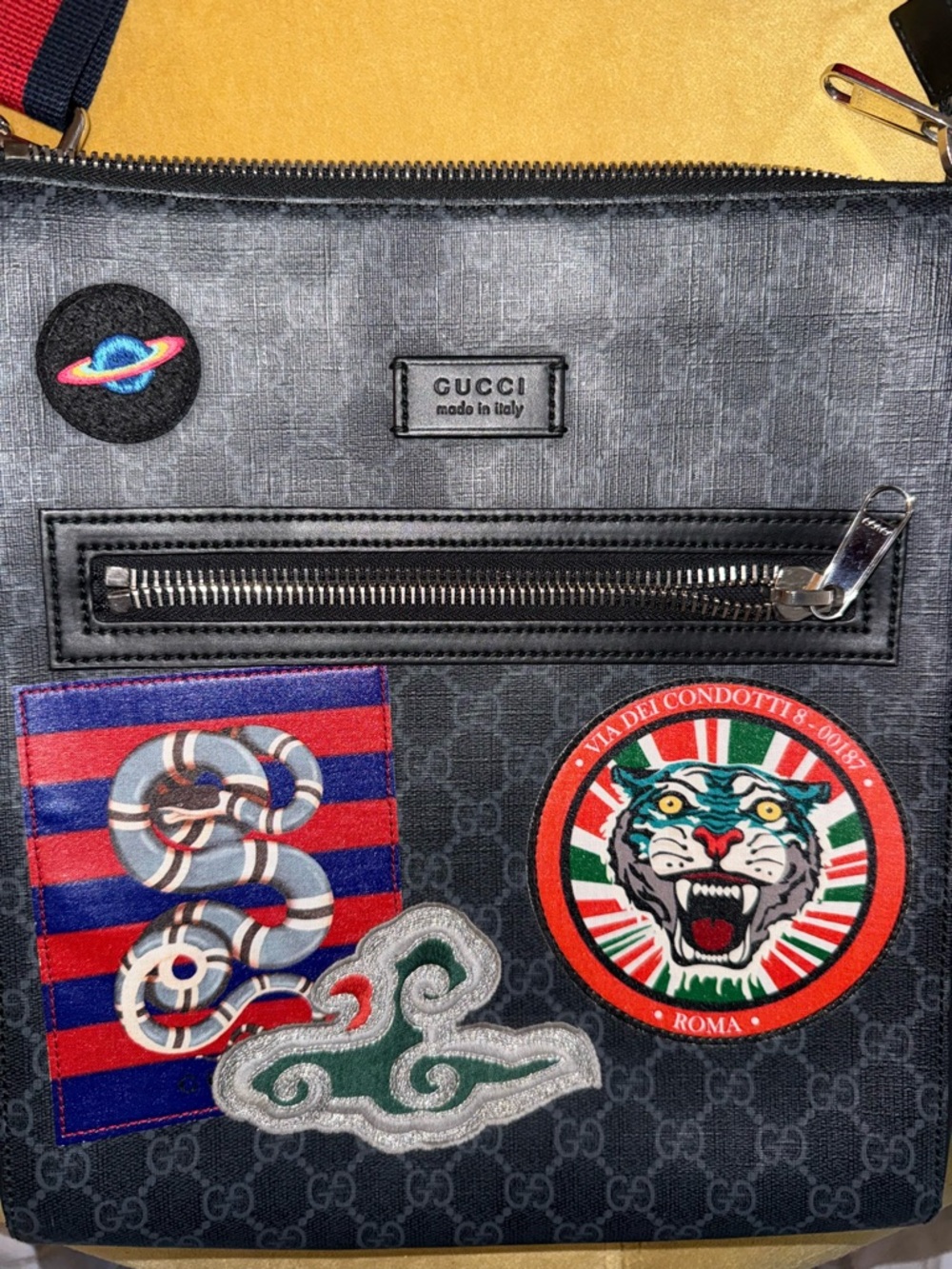 Pristine Condition Gucci Black Canvas Messenger Bag - Picture 2 of 9